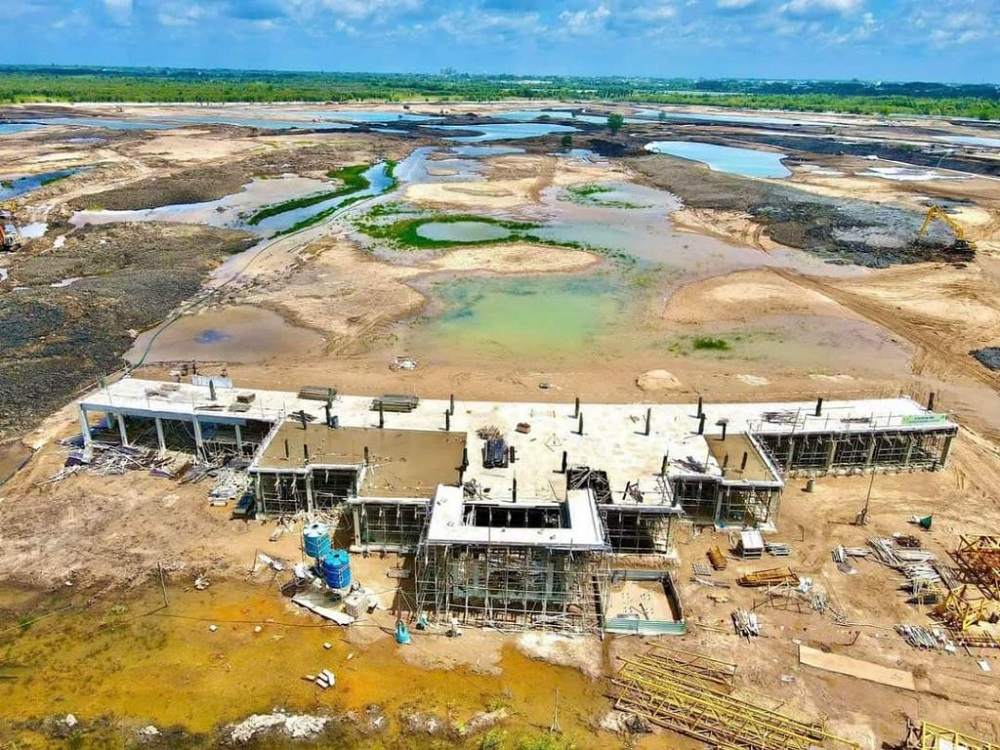 Khu nhà mẫu đang được tích cực xây dựng